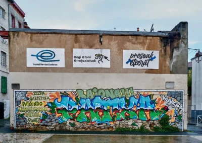 Baiona, en langue basque c'est Bayonne 21 Fresque dessinée et rédigée en langue basque dans le Petit Bayonne