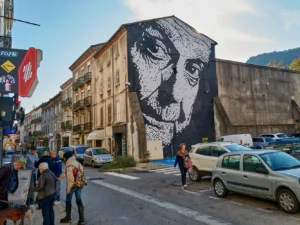 Spécialiste du pochoir, Ted Nomad doit son blaze a des années de vie sur la route, où il a laissé des traces anonymes de ville en ville. Son univers est peuplé de portraits se voulant au plus près de l'humanité croisée au fil de ses rencontres.