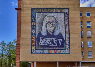 Immense hommage à Billy Connolly, né à Glasgow (Écosse). C'est un humoriste, acteur, compositeur, scénariste et producteur britannique.