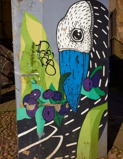 Graffiti sur la Ville 21 Oiseau stylisé sur le pied d'une passerelle piéton (centre ville Glasgow)