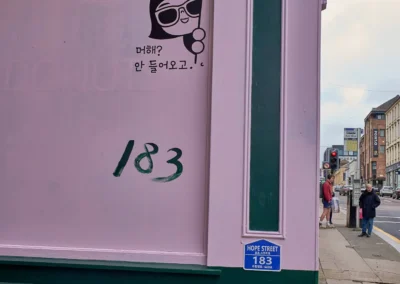 enseigne latérale d'un café coréen centre ville de Glasgow